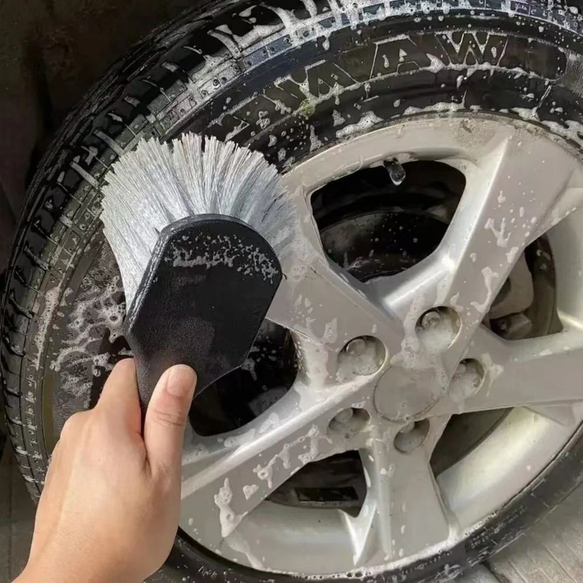 Escova de Limpeza de Rodas de  - Car Cleaning Brush avaliação e preço